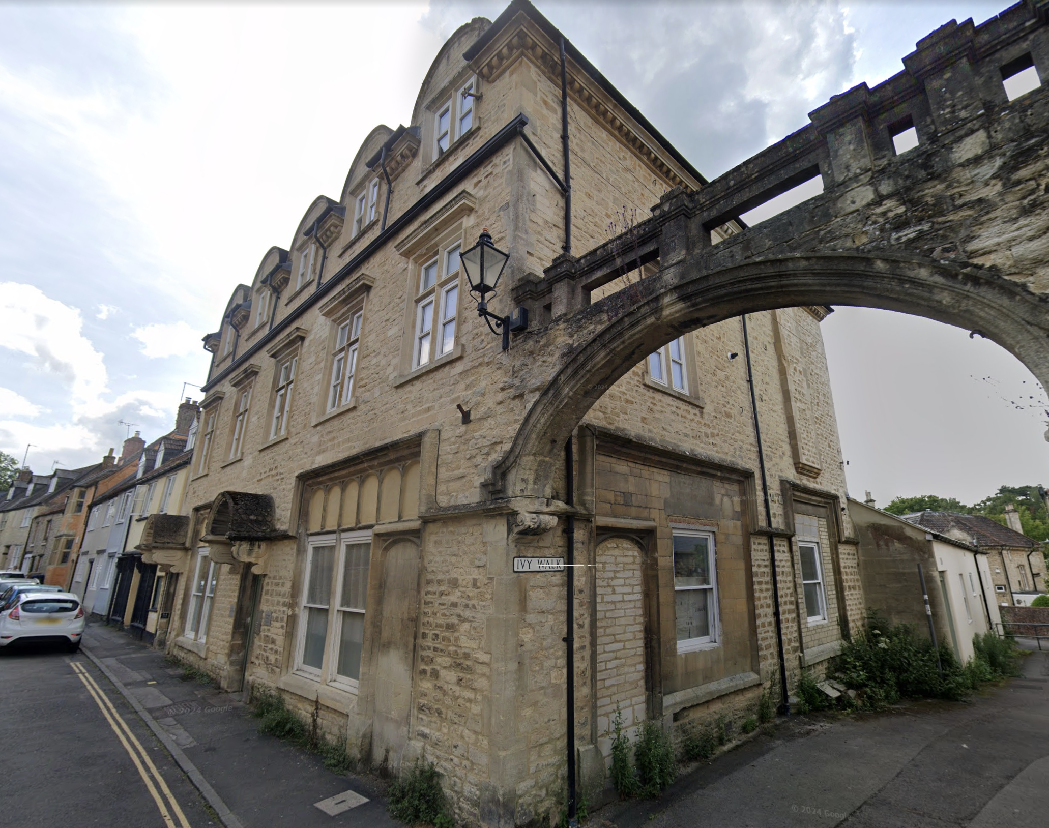 Complete restoration of a listed building into modern, rentable flats by MIBS Corp Real Estate Investment Experts.